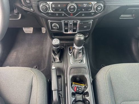 Used 2025 Jeep Wrangler Unlimited Sahara AWD/4WD image 11