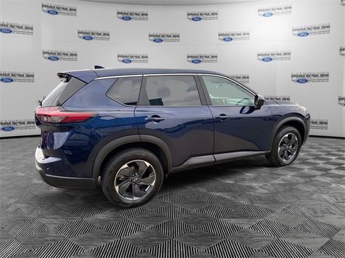 Used 2024 Nissan Rogue SV image 5