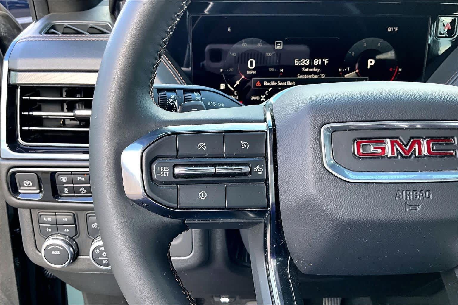 Used 2025 GMC Yukon XL AT4 AWD/4WD image 26