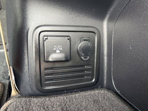 Used 2018 Toyota 4Runner SR5 Premium image 10