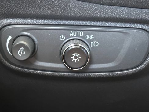 Used 2023 Chevrolet Equinox LS image 33