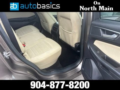 Used 2019 Ford Edge SE FWD image 12