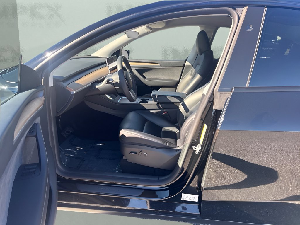 Used 2023 Tesla Model Y Long Range AWD/4WD image 9