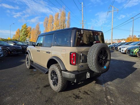 New 2025 Ford Bronco Outer Banks w/ Black Appearance Package image 7