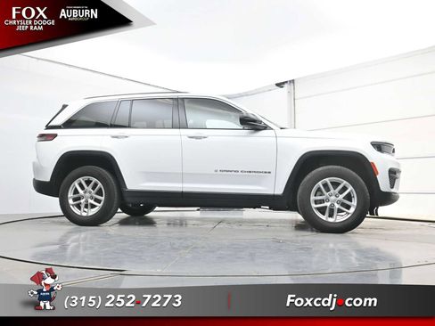 Used 2023 Jeep Grand Cherokee Laredo w/ Luxury Tech Group I AWD/4WD image 24