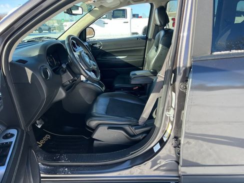 Used 2016 Jeep Compass Latitude image 9
