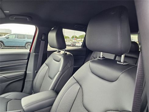 New 2026 Jeep Compass Latitude AWD/4WD image 17