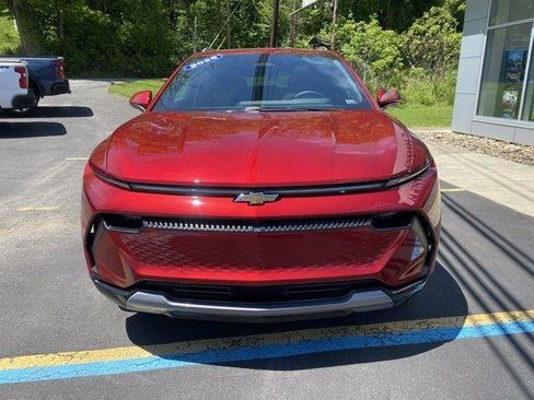 New 2025 Chevrolet Equinox EV LT image 2