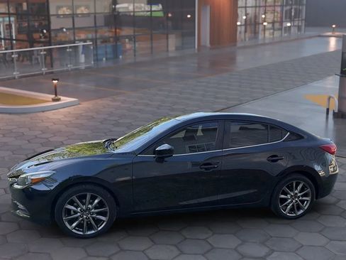 Used 2018 MAZDA MAZDA3 Touring image 4