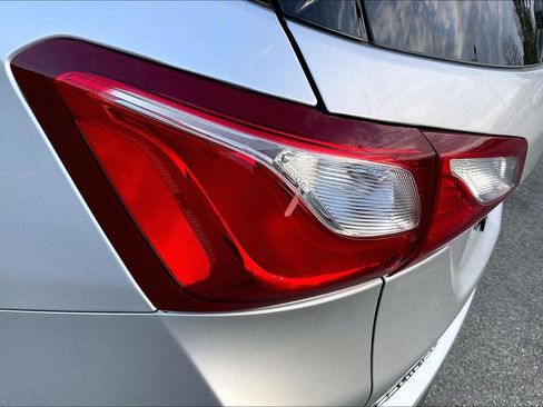 Used 2021 Chevrolet Equinox Premier image 30