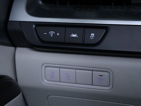 Used 2024 Kia Carnival LX FWD image 23