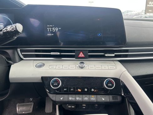 Used 2025 Hyundai Elantra Limited FWD image 18