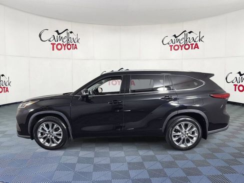 Used 2023 Toyota Highlander Limited FWD image 4