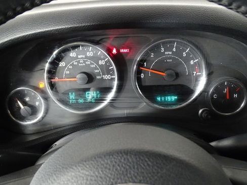 Used 2016 Jeep Wrangler Rubicon w/ Power Convenience Group image 27