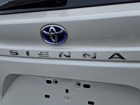 Used 2023 Toyota Sienna Limited AWD/4WD image 42
