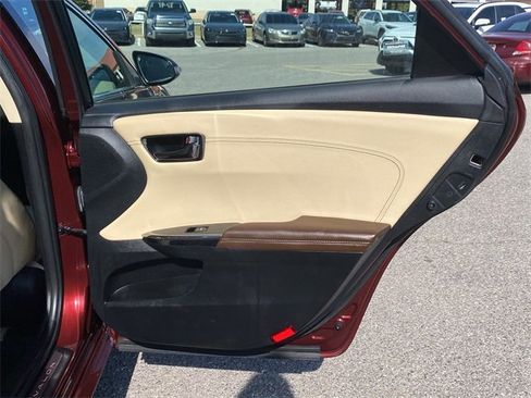 Used 2017 Toyota Avalon Limited image 12