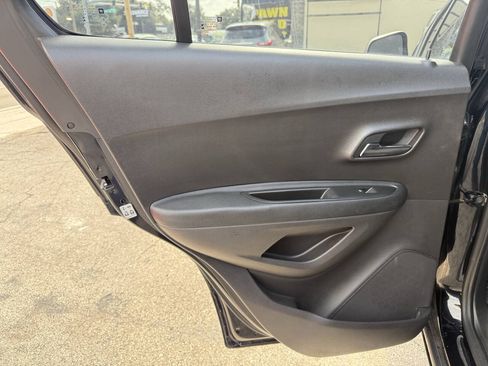 Used 2018 Chevrolet Trax LS w/ LPO, Cargo Package FWD image 19