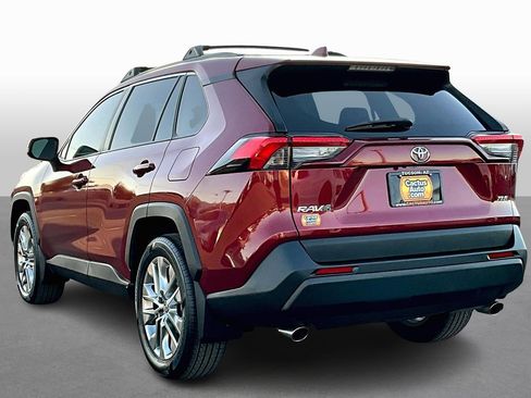 Used 2019 Toyota RAV4 XLE Premium image 11