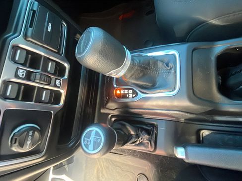 Used 2021 Jeep Gladiator Sport AWD/4WD image 16