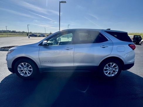 Used 2018 Chevrolet Equinox LT FWD image 2