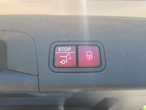Used 2021 Mercedes-Benz GLS 450 4MATIC image 27