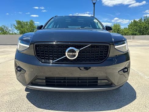 Certified 2026 Volvo XC40 B5 Plus AWD/4WD image 2