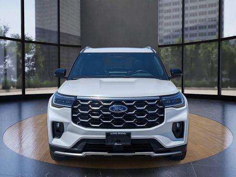 Certified 2025 Ford Explorer Platinum RWD image 8