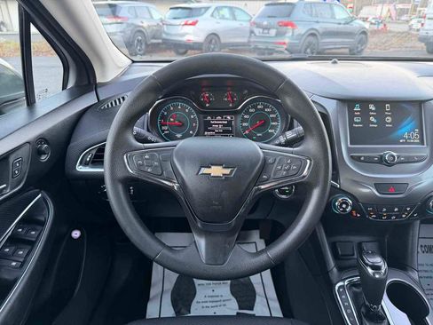 Used 2018 Chevrolet Cruze LT w/ Convenience Package image 21