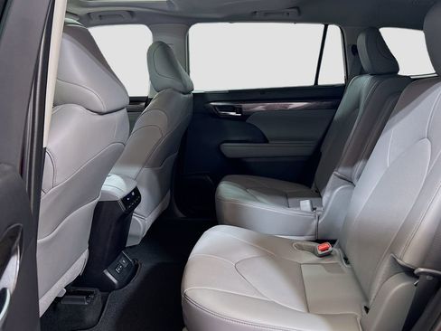 New 2026 Toyota Highlander Limited AWD/4WD image 25