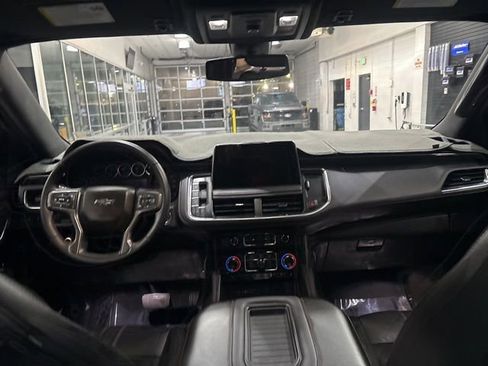 Used 2021 Chevrolet Suburban RST AWD/4WD image 32