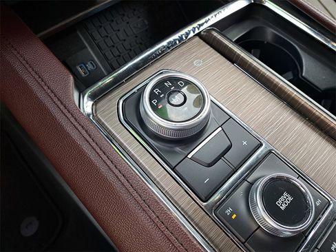 Used 2024 Ford Expedition Max Limited image 11