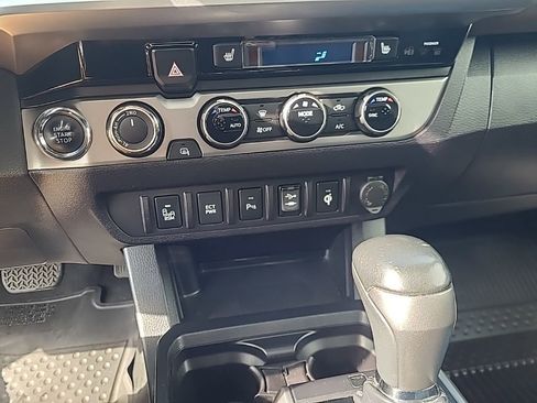 Used 2017 Toyota Tacoma Limited image 14