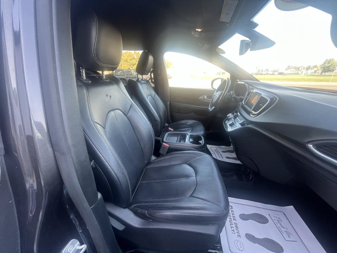 Used 2019 Chrysler Pacifica Touring-L w/ S Appearance Package FWD image 16