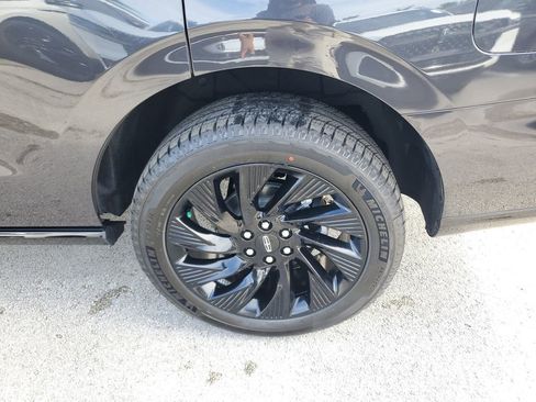 New 2025 Lincoln Navigator Reserve w/ Jet Appearance Package AWD/4WD image 8