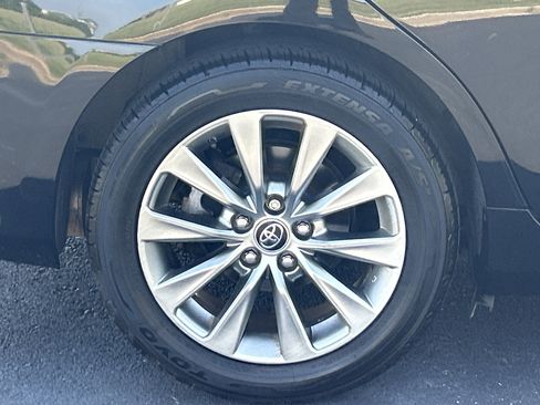 Used 2016 Toyota Camry XLE w/ Moonroof Package FWD image 34