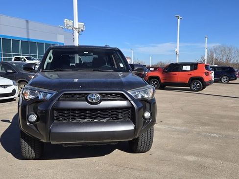 Used 2017 Toyota 4Runner SR5 image 11