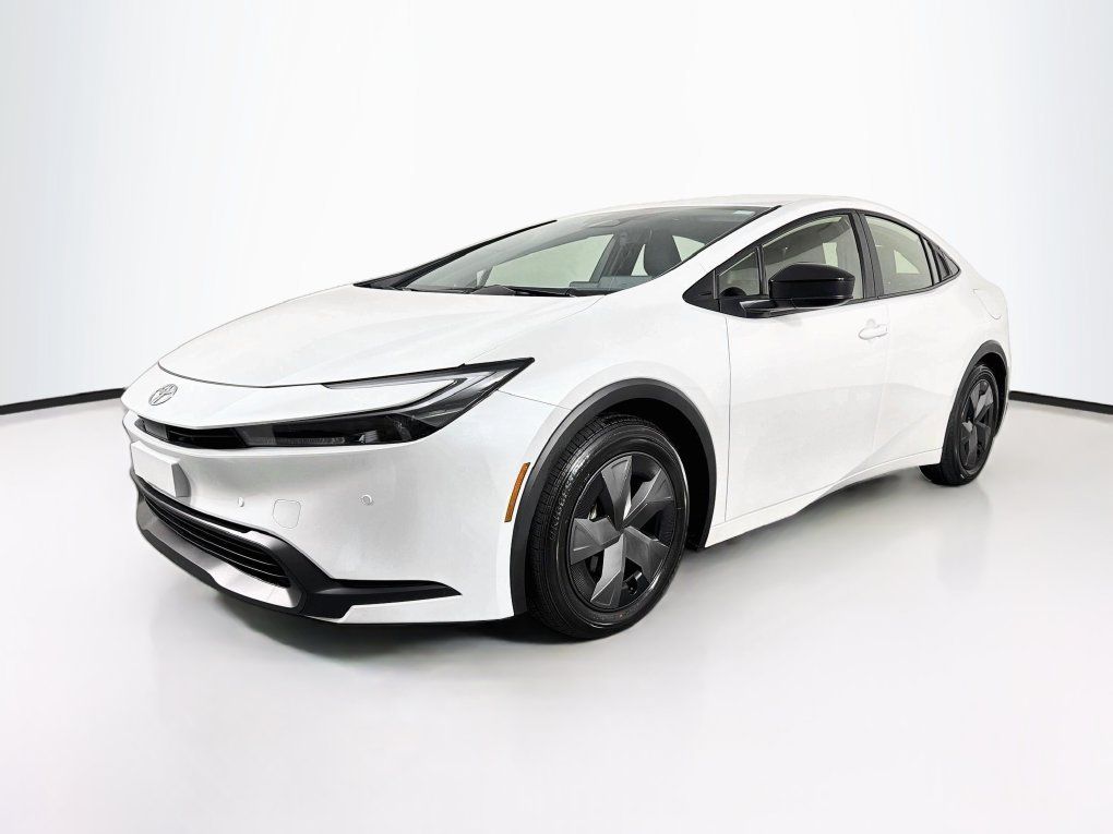 Used 2025 Toyota Prius LE FWD image 3