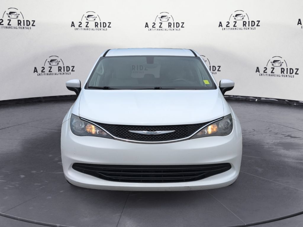 Used 2017 Chrysler Pacifica Touring FWD image 2
