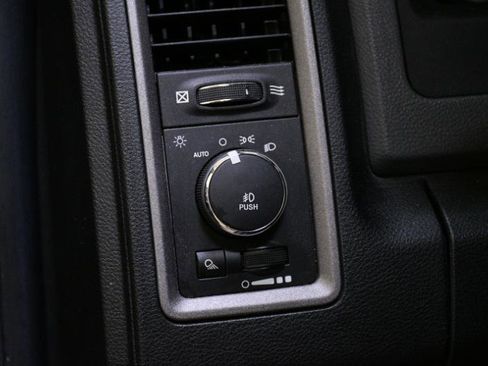 Used 2016 RAM 1500 Express RWD image 30