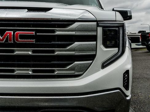 Used 2023 GMC Sierra 1500 SLE AWD/4WD image 10