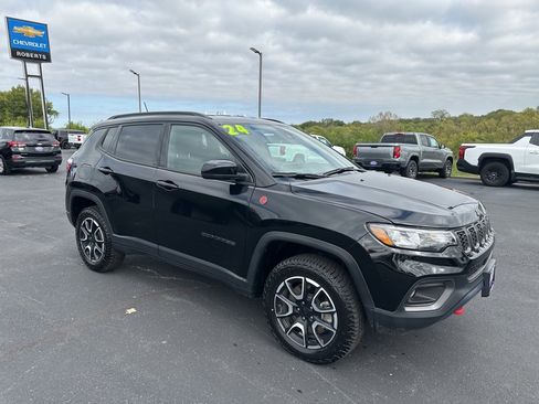 Used 2024 Jeep Compass Trailhawk image 9