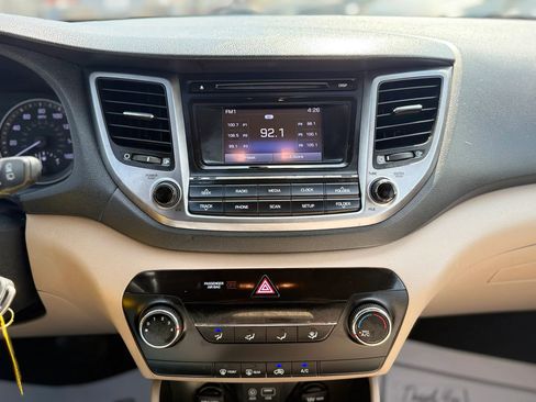 Used 2018 Hyundai Tucson SE image 18