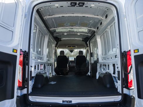 New 2026 Ford Transit 250 148 Medium Roof image 32
