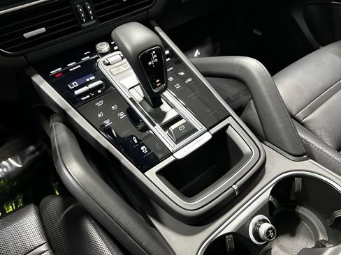 Used 2023 Porsche Cayenne Coupe AWD/4WD image 27