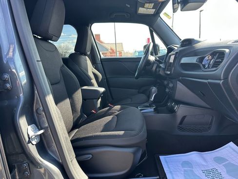 Used 2022 Jeep Renegade Altitude w/ Convenience Group image 18