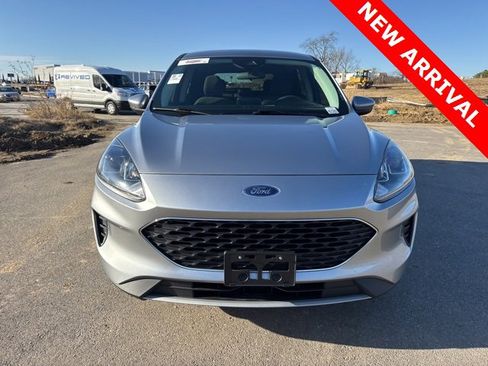 Used 2021 Ford Escape SE image 2