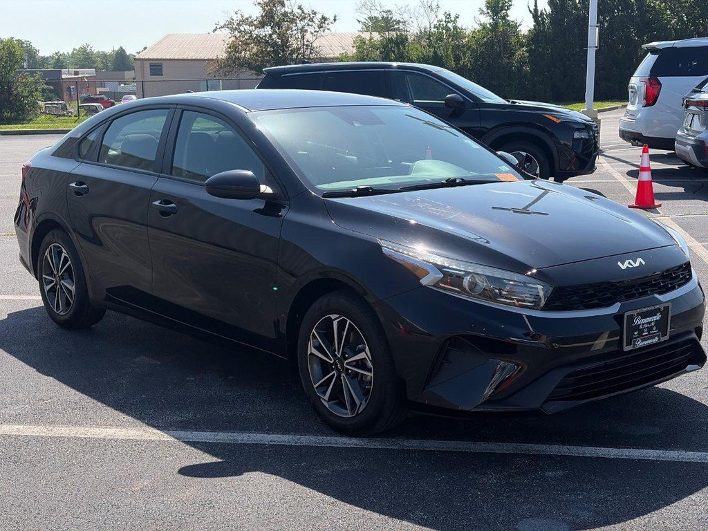 Used 2023 Kia Forte LXS FWD image 3