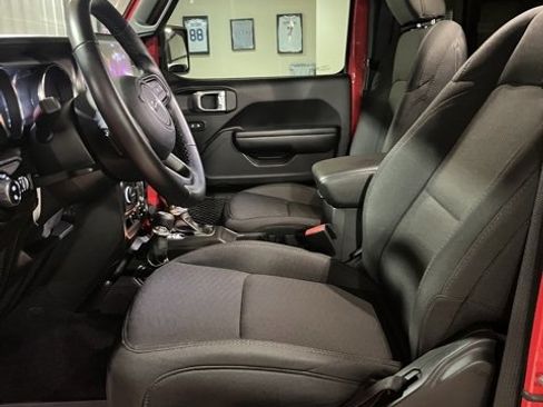 Used 2021 Jeep Gladiator Sport image 12