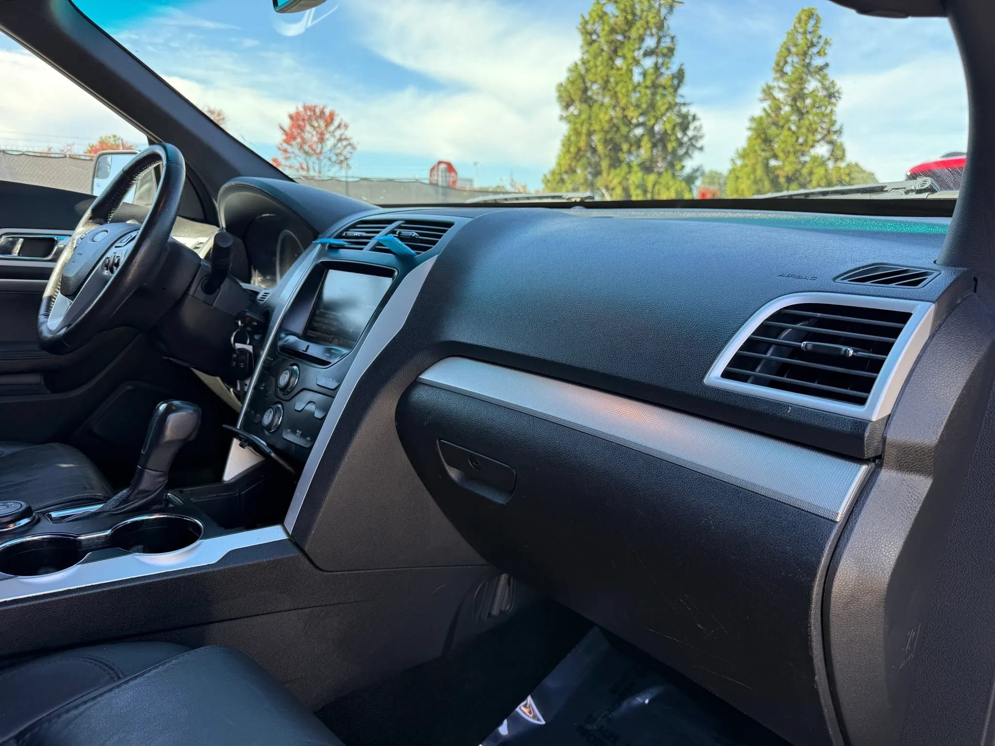 Used 2015 Ford Explorer XLT w/ Equipment Group 202B AWD/4WD image 19