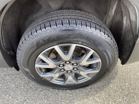 Used 2023 GMC Acadia SLT image 10